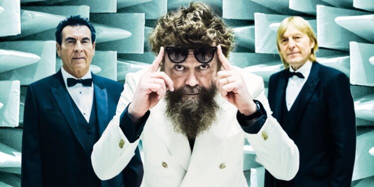 Gli Extraliscio: «Sanremo sarà la nostra balera»