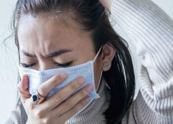 Meno tosse, più spossatezza: ecco i nuovi sintomi del Covid