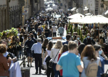 Covid, calano indice Rt e incidenza: Sardegna e Sicilia verso la zona gialla