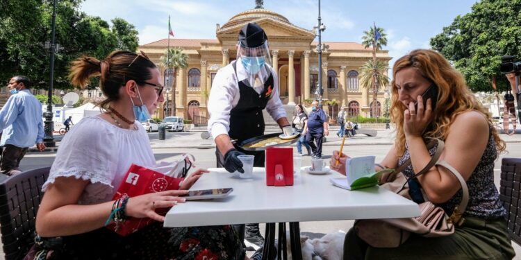 Italia quasi tutta in giallo: ecco la roadmap delle riaperture