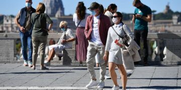 Mascherine all’aperto, ecco quando si potranno togliere