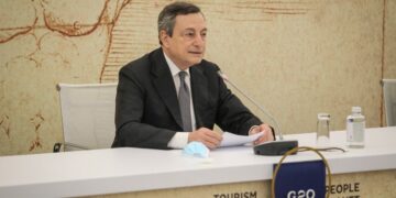 Turismo, Draghi: «Da metà di maggio il pass per viaggi in Italia»