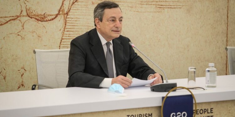 Turismo, Draghi: «Da metà di maggio il pass per viaggi in Italia»