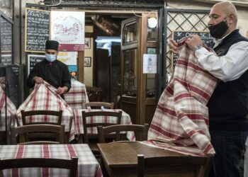Al ristorante resta il limite delle quattro persone a tavola, anche in zona bianca