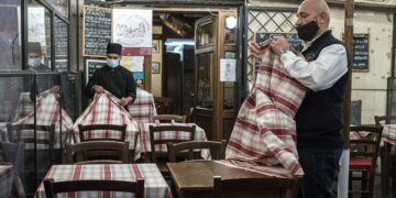 Al ristorante resta il limite delle quattro persone a tavola, anche in zona bianca
