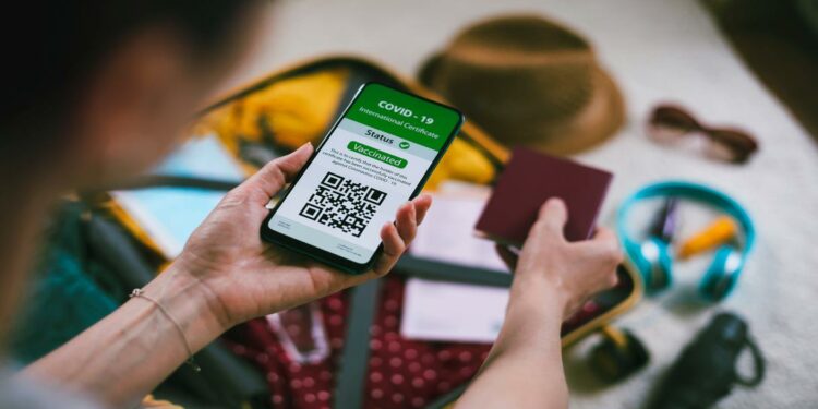 Green pass, nuove regole: potrebbe servire la seconda dose contro la variante Delta