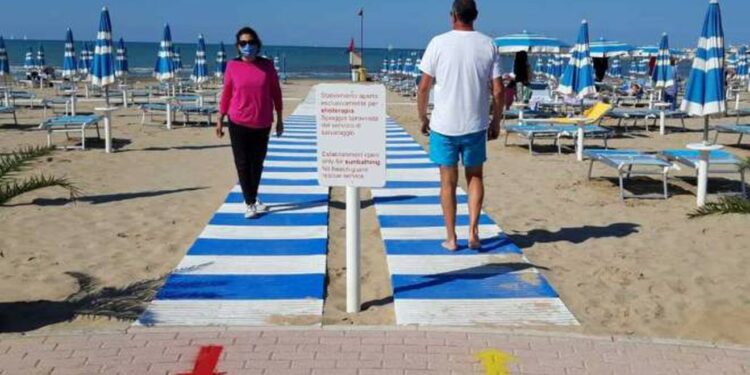 Mezza Italia in zona bianca, dai banchetti alle spiagge: ecco cosa si può fare