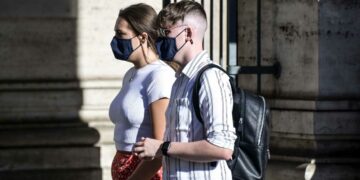 Si attende il parere del Cts sullo stop alle mascherine all’aperto