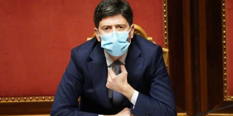 Variante Delta, quarantena di 5 giorni per chi arriva dal Regno Unito