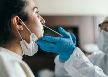 Covid, un’unica dose di vaccino entro un anno per i guariti