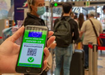 Green pass: verso l’obbligo per treni, aerei e navi entro agosto