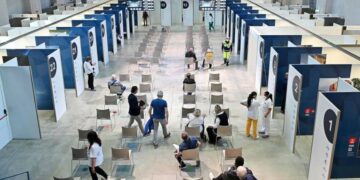 La variante Delta accelera, la campagna vaccinale no