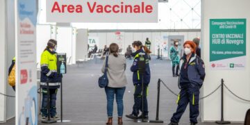 Vaccini, effetto Green pass: richieste di prenotazione raddoppiate