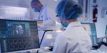 Covid, l'Aifa autorizza un nuovo anticorpo monoclonale