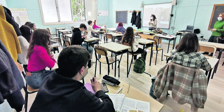 Green pass a scuola, fino a 3mila euro di multa per i presidi che non controllano