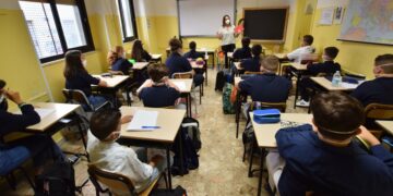 Green pass obbligatorio a scuola: è caos sui tamponi gratis agli insegnanti