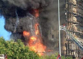 I sospetti dietro l’incendio del grattacielo di Milano
