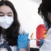 Il piano di Figliuolo per l’immunità di gregge: vaccinare i giovani e convincere i No vax
