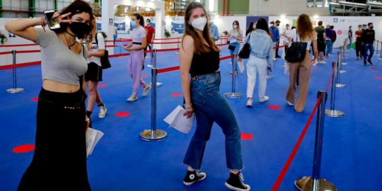 Parte il “Piano giovani”, vaccini senza prenotazione per la fascia 12-18 anni