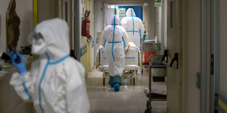 Sicilia a un passo dalla zona gialla: superato il tetto massimo per i reparti Covid