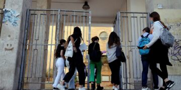 Green pass, test salivari, mascherine: come si torna a scuola