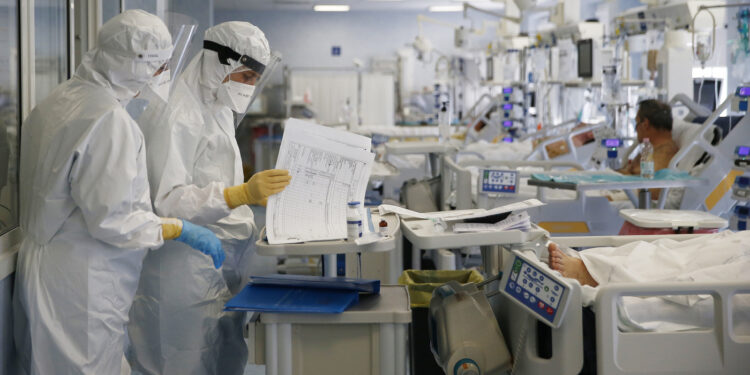 Rt sotto l’1, ma aumentano le regioni a rischio