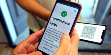 Senza Green pass stop allo stipendio: nel decreto sparisce la sospensione dal lavoro