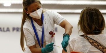Vaccini anti-Covid, al via la terza dose per 3 milioni di italiani fragili