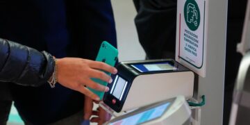 Green pass, svanisce l’effetto sulla vaccinazione: in calo le prime dosi