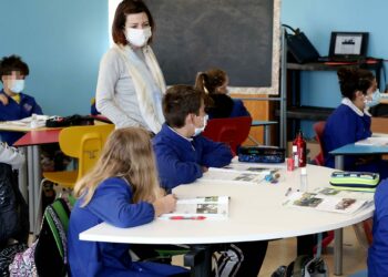 Scuola, niente quarantena con un solo positivo: le nuove regole per evitare la Dad