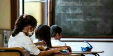 A scuola torna la quarantena al primo positivo in classe
