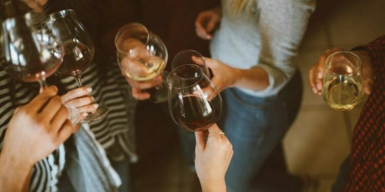 Cosa sono i Covid party organizzati in Alto Adige