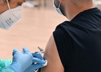 Cresce il pressing sull’obbligo vaccinale