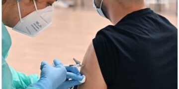 Cresce il pressing sull’obbligo vaccinale