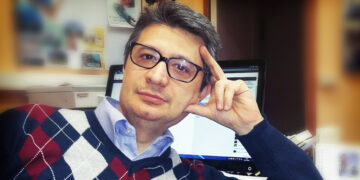 “La vestaglia del padre”, la raccolta di poesie di Alessandro Moscè