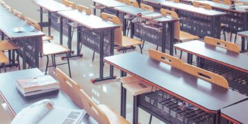 Scuola, dietrofront del governo: niente Dad con un solo positivo in classe