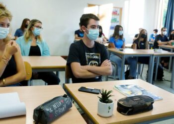 Scuola, nuove regole anti-Covid: quarantena solo con 3 positivi