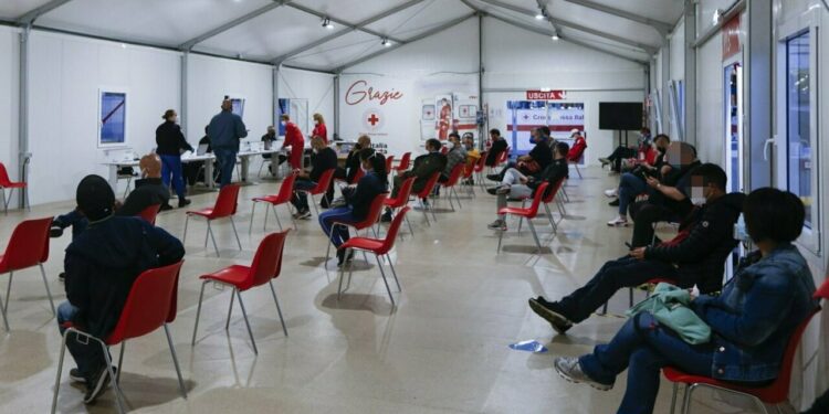 Terza dose, è l’ora degli over 40: ecco come prenotarsi regione per regione