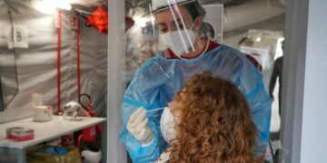 Tampone anche ai vaccinati per partecipare agli eventi