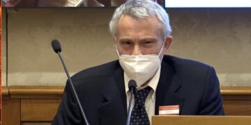 «No, non vaccinerò mia figlia»: l’endocrinologo Frajese contrario al vaccino anti-Covid ai bambini