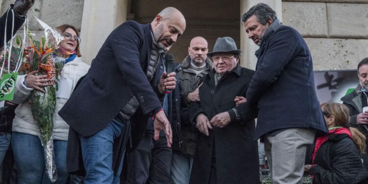 Chi è Luc Montagnier, il premio Nobel che ha guidato la protesta No Green pass di Milano