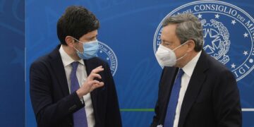 Obbligo vaccinale e Green pass, Draghi e Speranza citati in giudizio