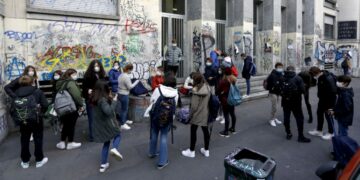 Scuola, si allarga il fronte contro il rientro in presenza