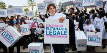 Perché la Corte Costituzionale ha bocciato il referendum sull’eutanasia
