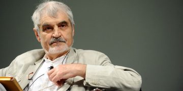 Il tao della decrescita di Serge Latouche: una guida su come abbandonare la società dei consumi