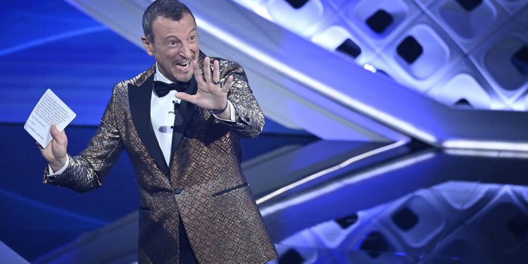 Sanremo: 1, 2, 3, 4, 5, Amadeus come Baudo e Mike