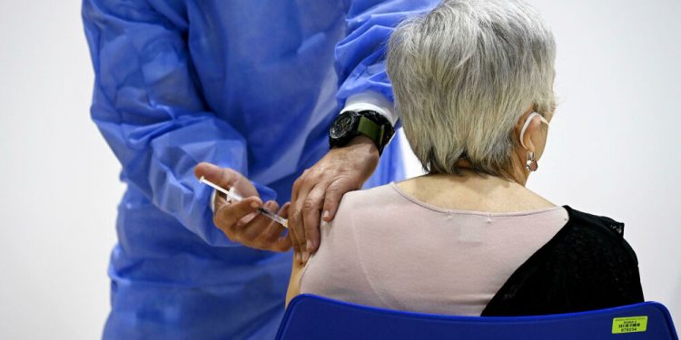 Vaccino anti-Covid: tutti i dubbi sulla quarta dose