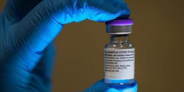 Vaccino anti-Covid, BionTech: «Efficacia e sicurezza non dimostrabile»
