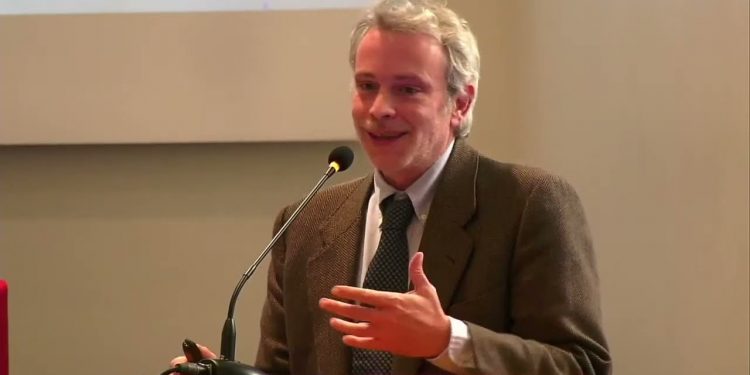 «I vaccinati si ammalano di più»: Frajese illustra gli studi di The Lancet e Nature