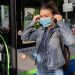 Le mascherine restano sui mezzi di trasporto